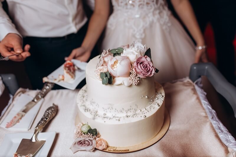 Az ifjú házaspár kifizettette a második szelet tortát az esküvőn! 