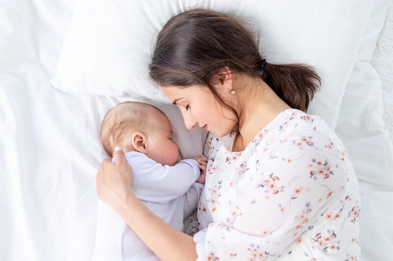 A gyermekorvos szerint a gyerekeknek 3 éves korukig az édesanyjukkal kell aludniuk