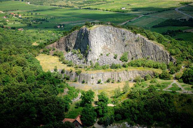 tanuhegyek-a-hegyestu-geologiai-bemutatohely